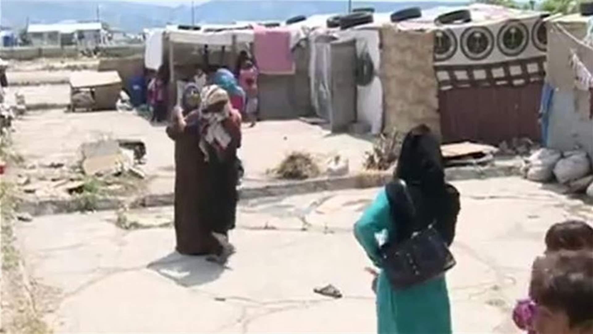 مداهمات لتجمعات اللاجئين السوريين في بلدة التليل في عكار 