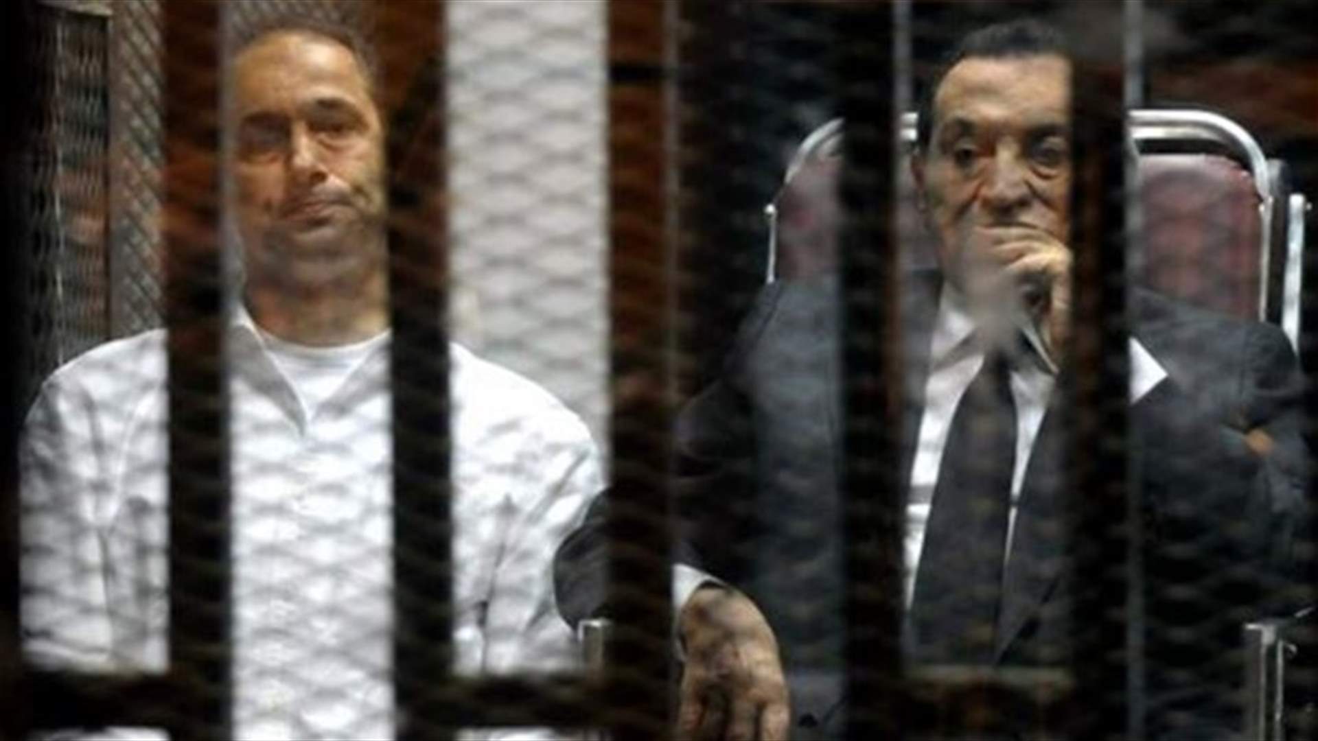 محكمة مصرية تقضي بسجن مبارك وابنيه 3 سنوات