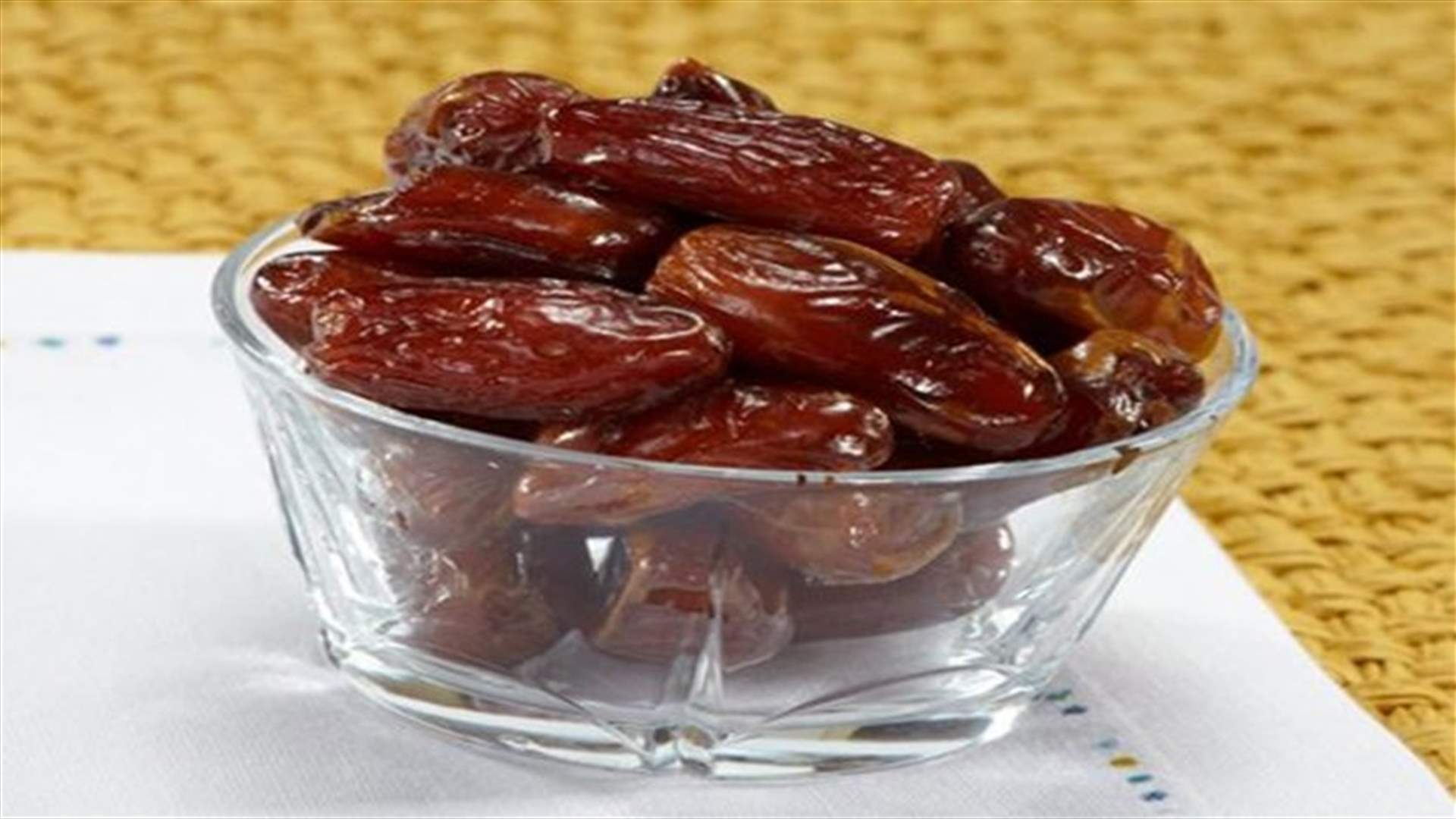 مكونات التمر الغذائيّة وفوائده الصحيّة