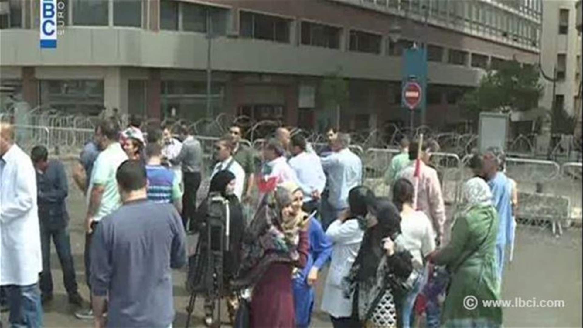 REPORT: Rafik Hariri hospital employees stage sit-in outside Finance Ministry