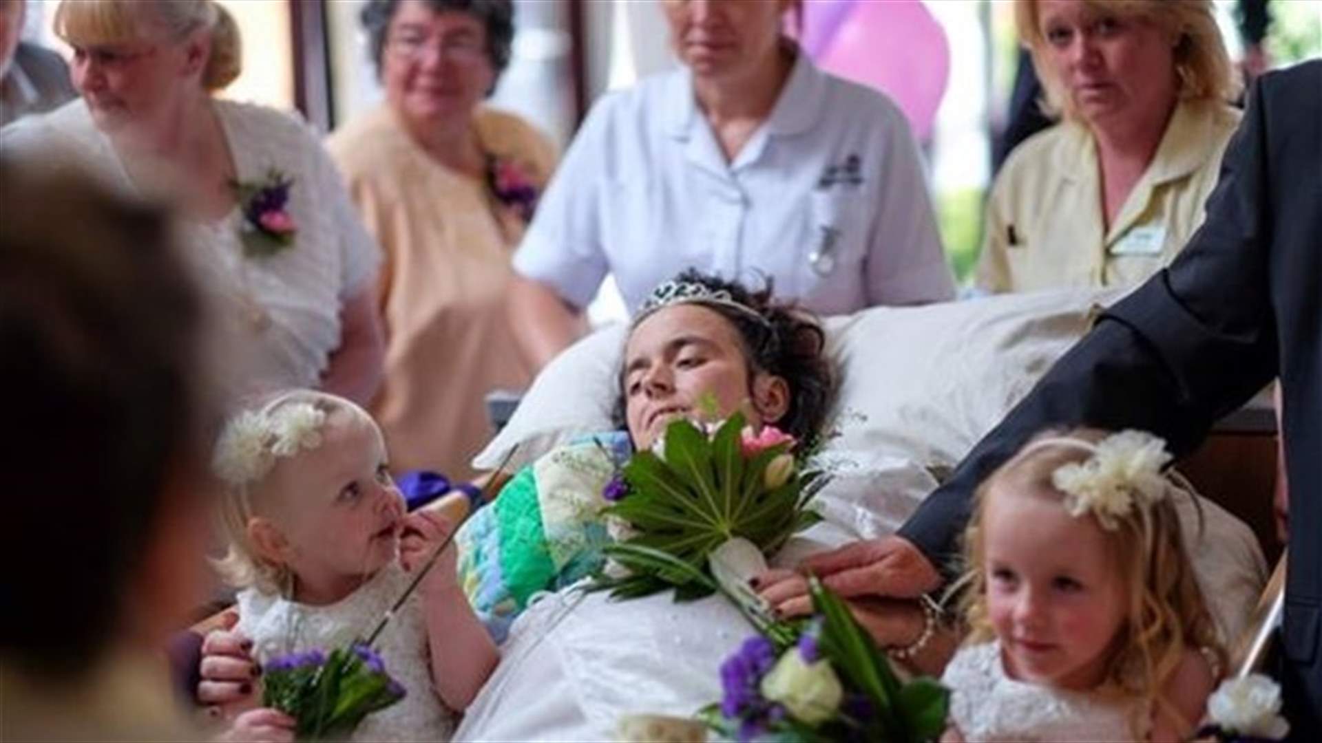 [PHOTOS] Woman Gets Deathbed Wedding After Being Diagnosed With Terminal Cancer