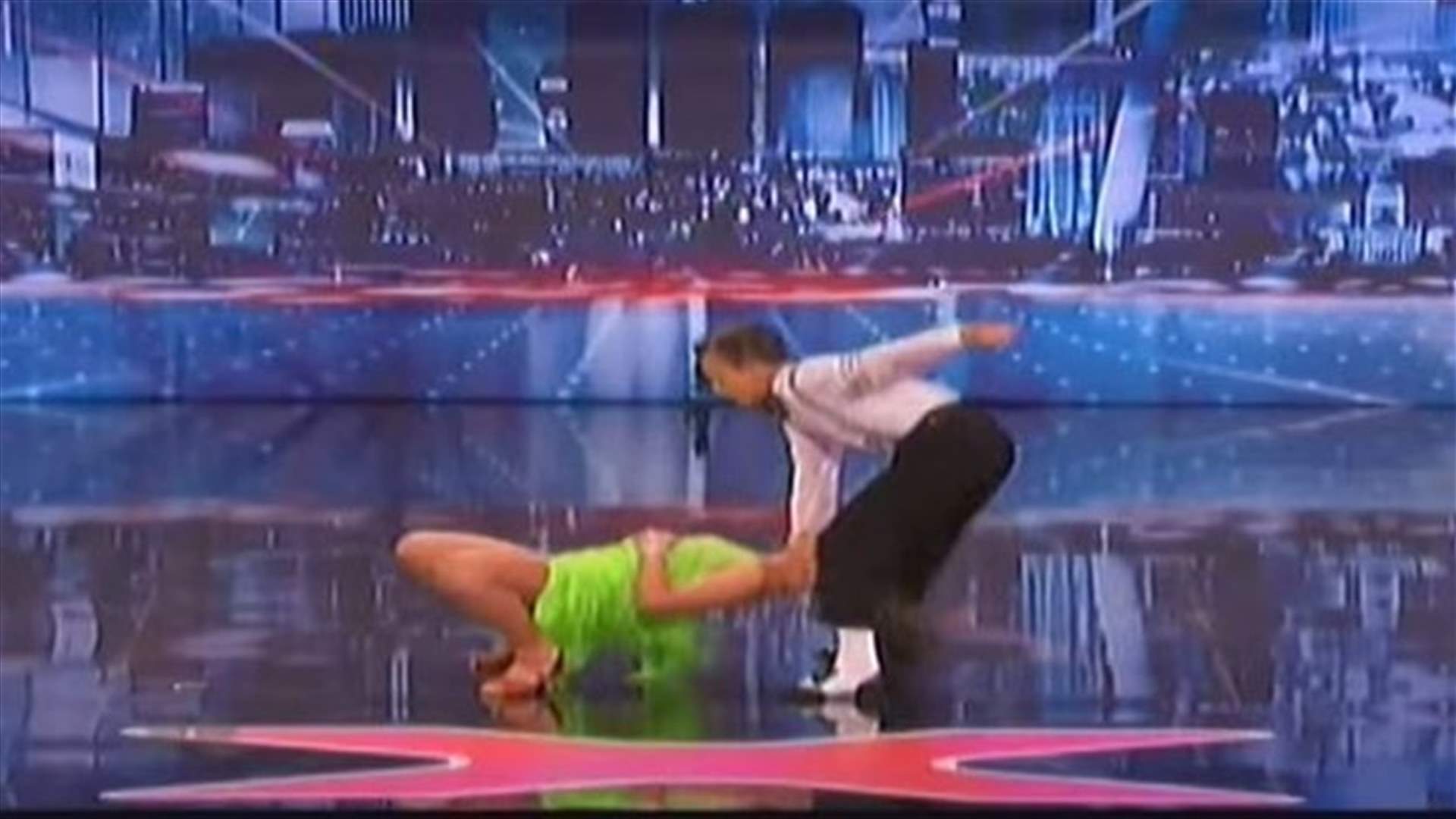 بالفيديو: طفلة تحدّت شقيقها في برنامج للمواهب... من فاز؟