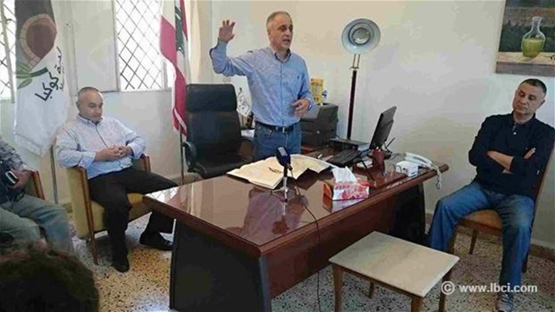 أبو ناضر: للتشبث بالأرض وعدم تركها 