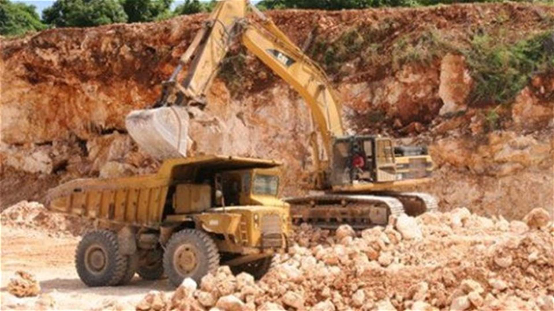 اقفال مقلع للحجارة في العلالي البترون 