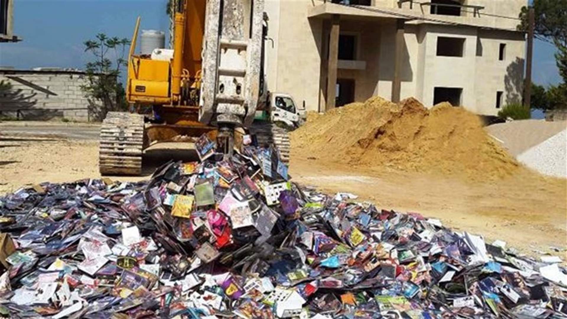 قوى الأمن تلفت أقراصًا مدمجة مزورة