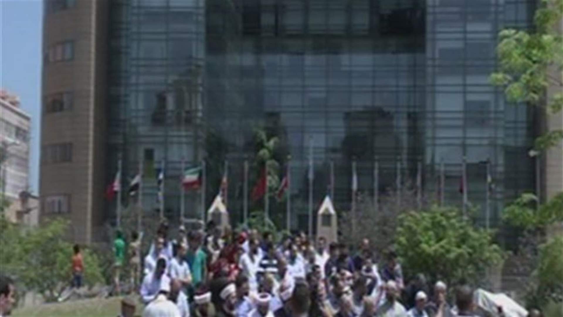 وقفة احتجاجية للهيئات الحقوقية والاهلية في الجماعة الاسلامية