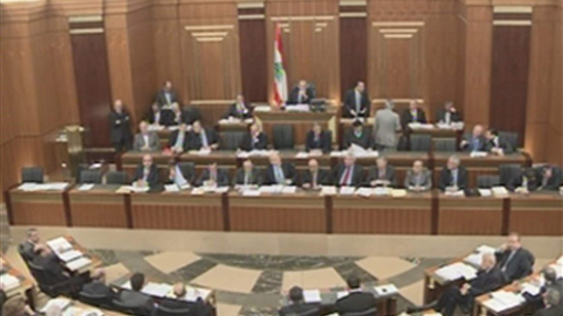 March 14 MPs break quorum over public finance, Aoun cries foul 