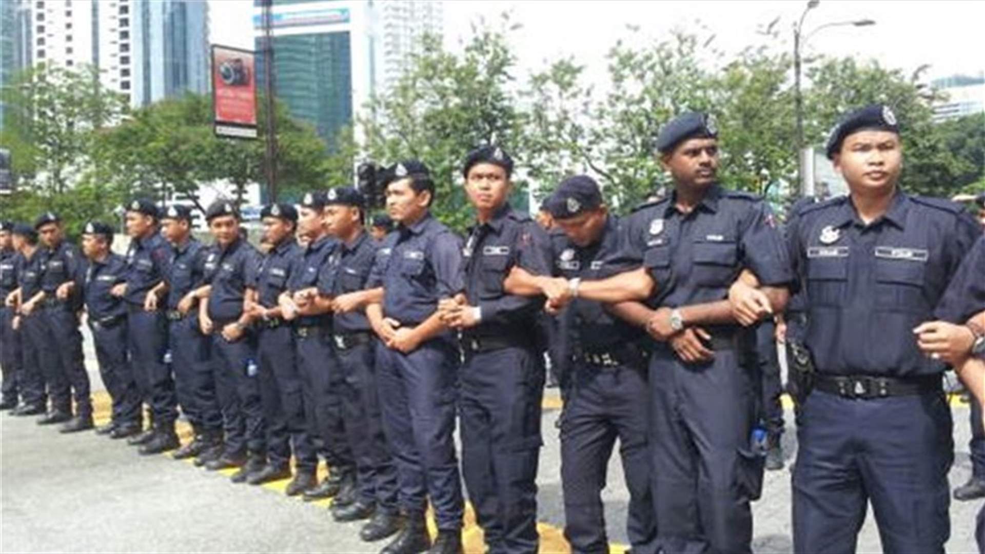 شرطة ماليزيا تبدأ بانتشال جثث من مخيمات بالغابة