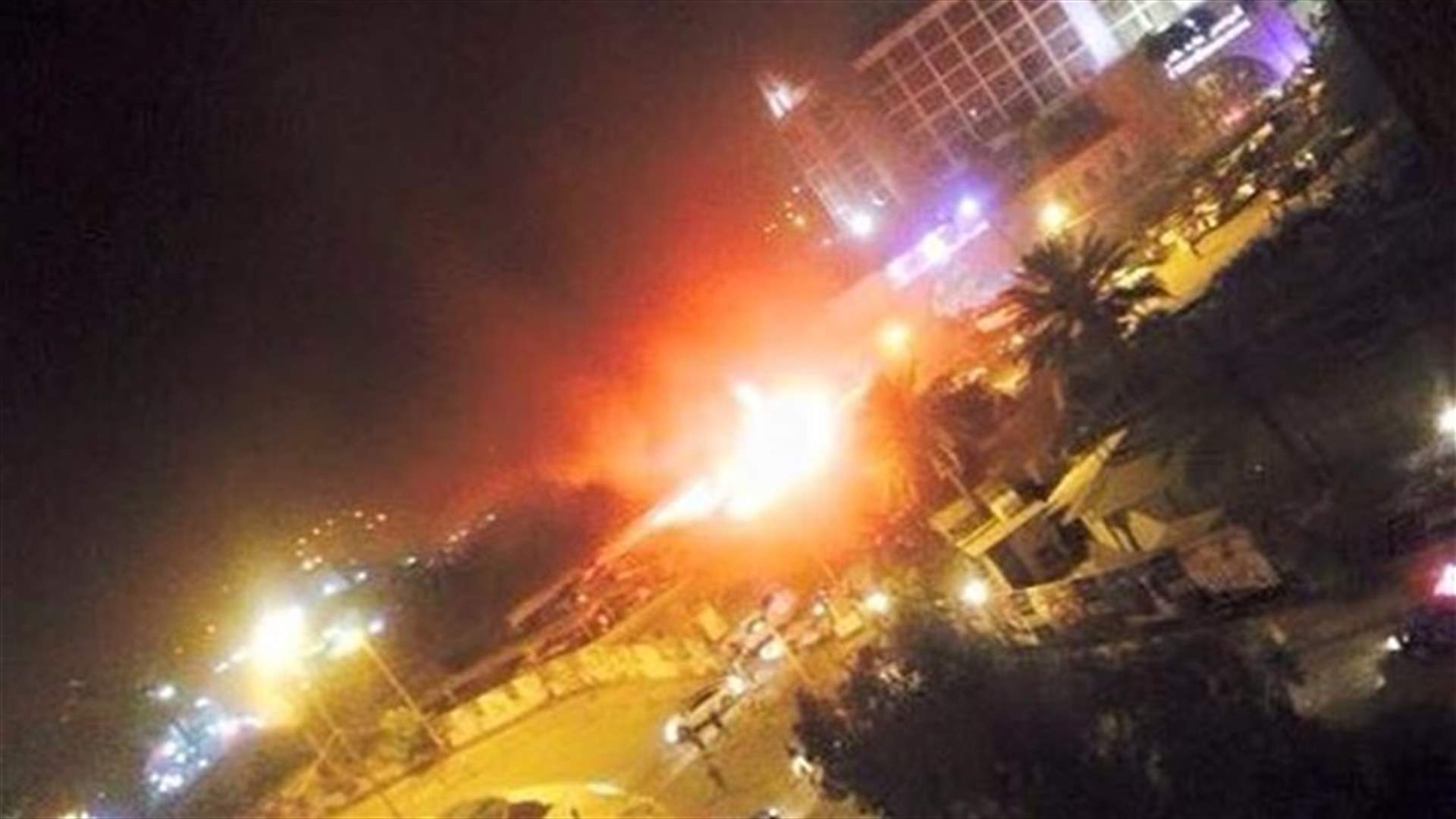 قتلى وجرحى بانفجار سيارتين مفخختين قرب فندقين ببغداد...وداعش يتبنى