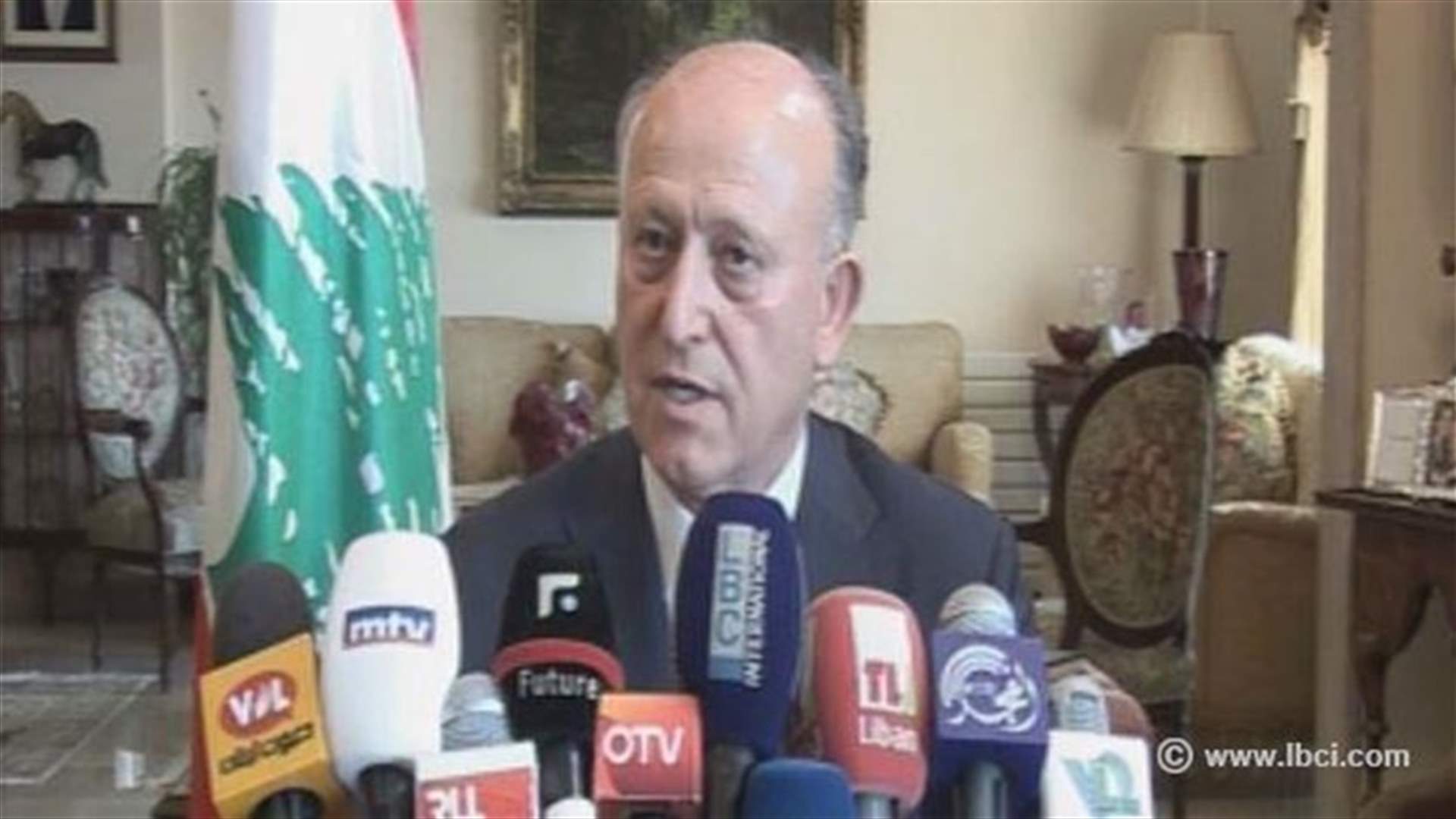 ريفي: على حزب الله العودة إلى لبنان للمحافظة عليه