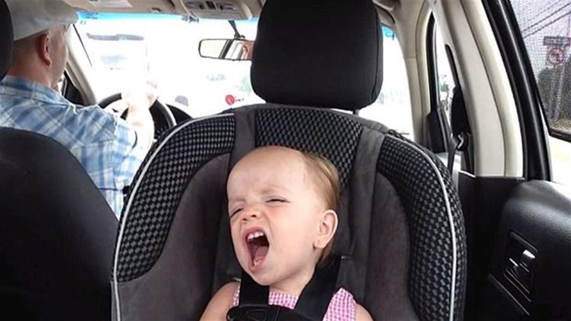 [VIDEO] Toddler Performs Elvis Presley Song In The Back Seat Of Her Dad's Car