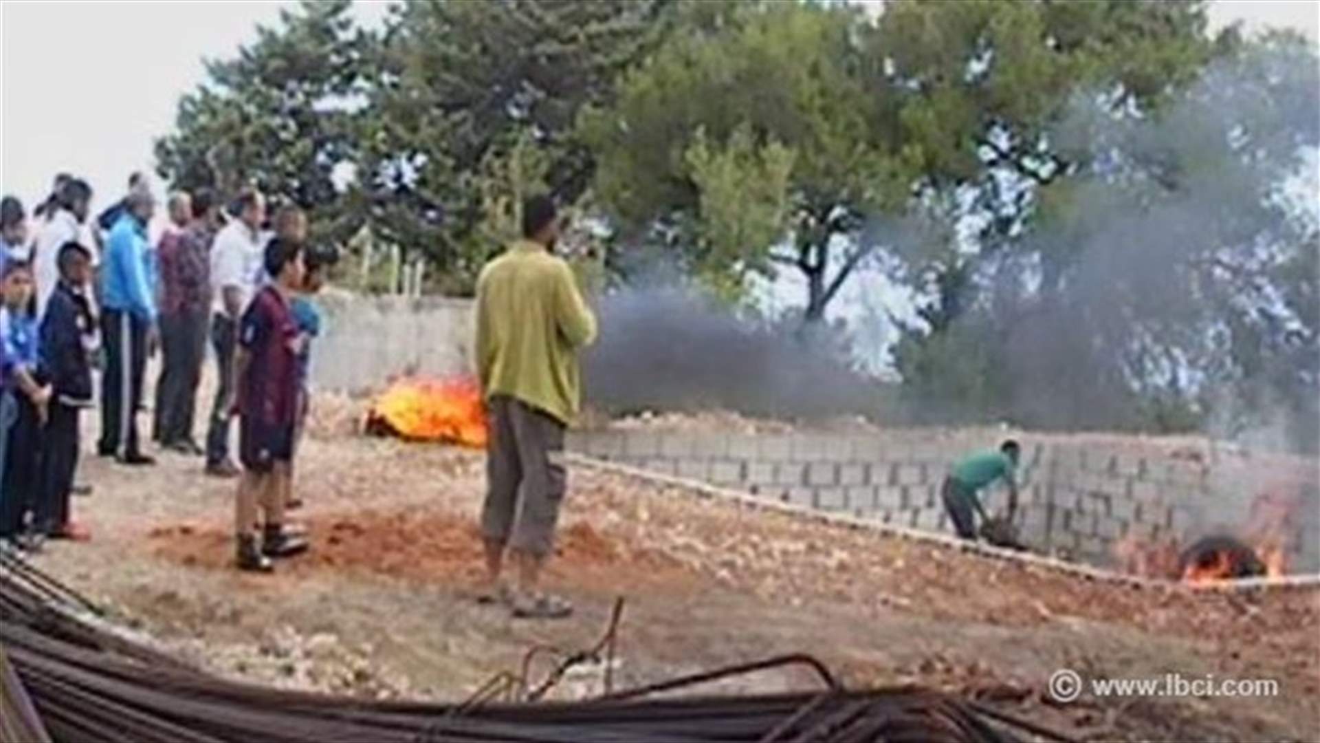 اعتصام في شميس احتجاجاً على انشاء عمود ارسال في منطقة سكنية