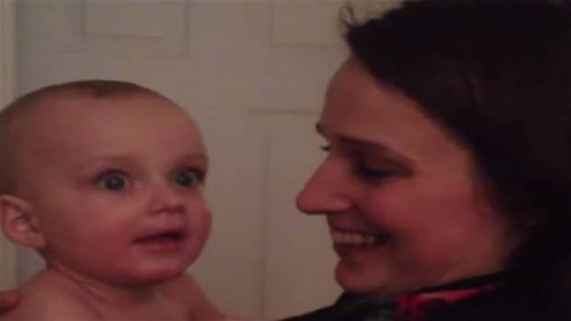 [VIDEO] Priceless Confusion! Baby Sees Mother's Twin For The First Time