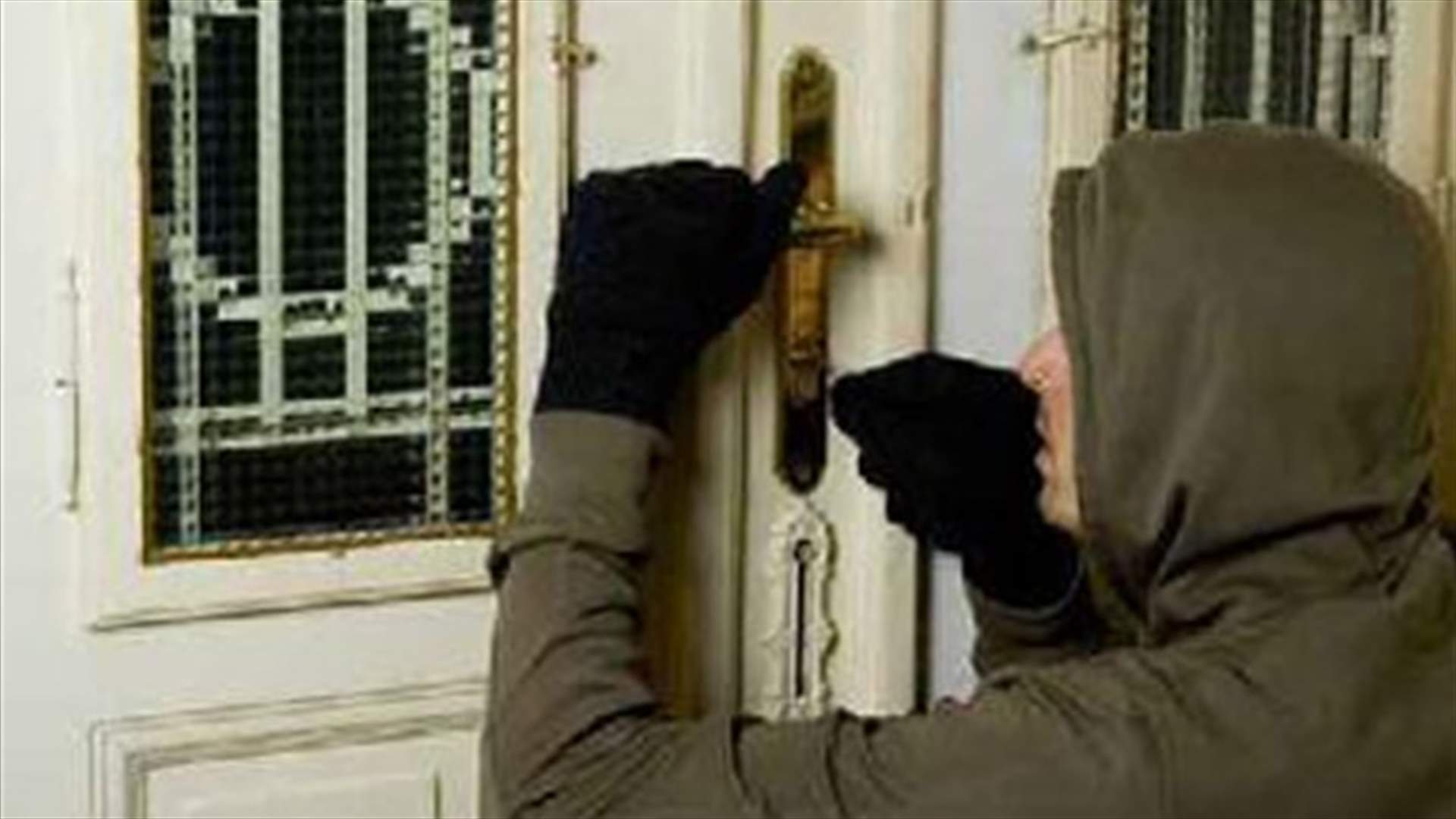 3 thieves caught red-handed while robbing an apartment in Barja 