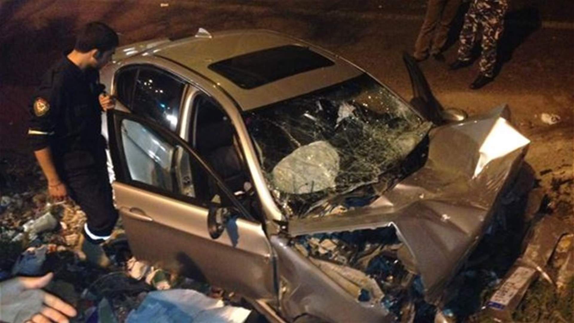 بالصور...قتيلان وجريح بحادث على أوتوستراد الصفرا ليلا