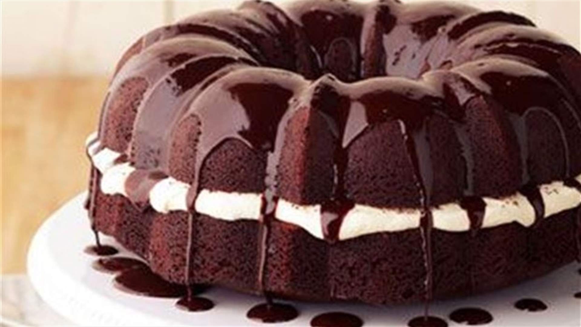بالفيديو: كيك الشوكولا بحشوة المارشميلو السائل
