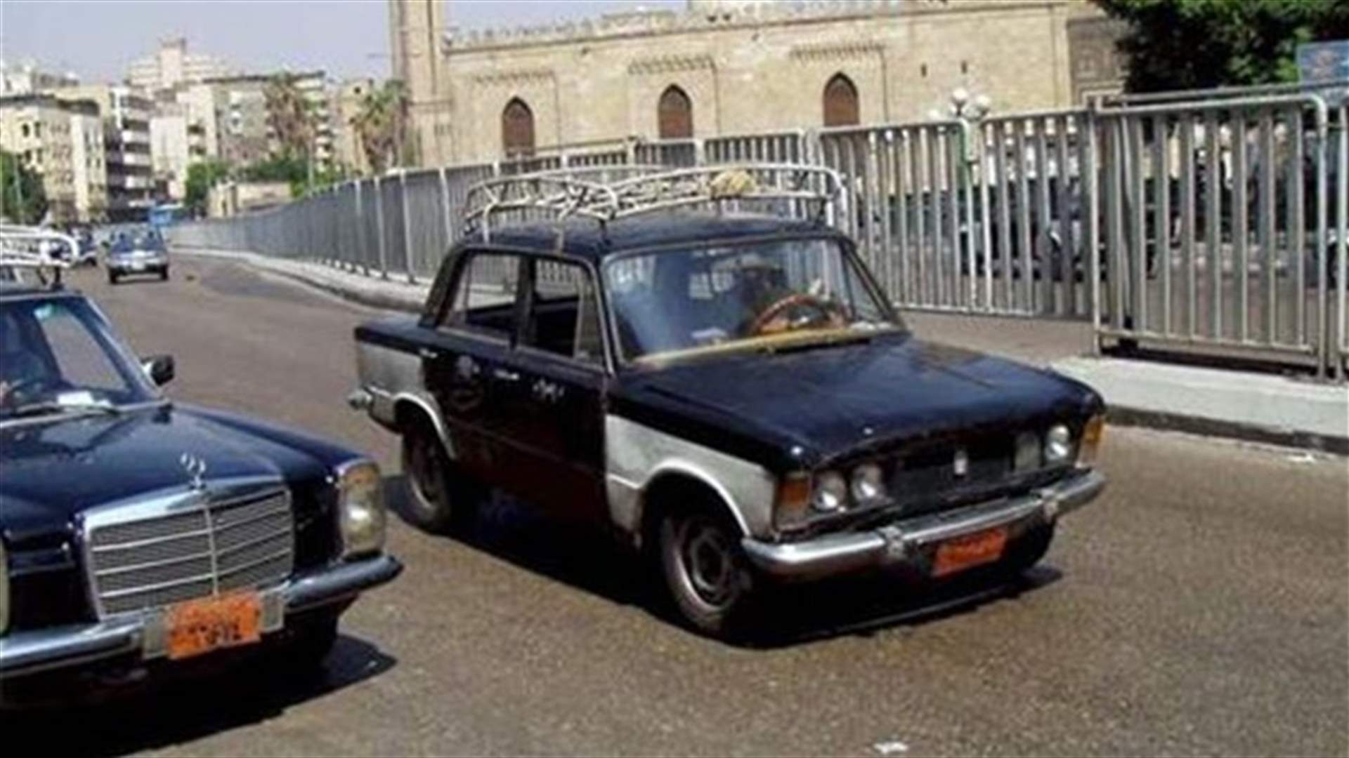 حاول التحرش بها في سيارة الأجرة