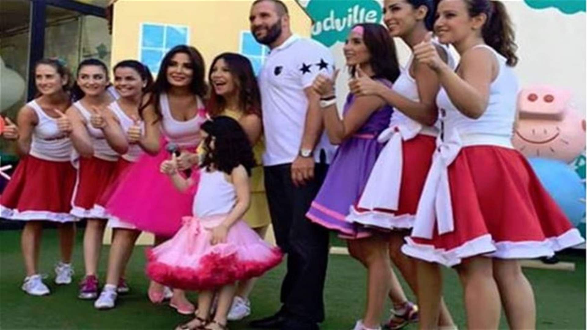  بالصور: سيرين تحتفل بابنتها