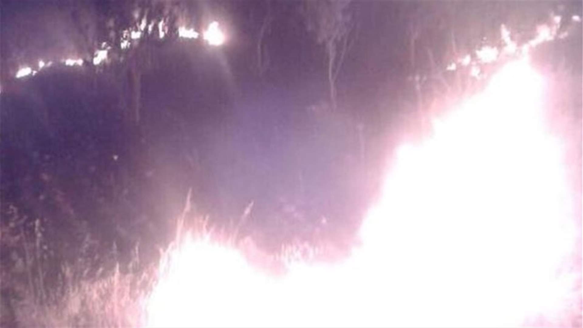 بالصور: إخماد حريق في خراج الفرزل