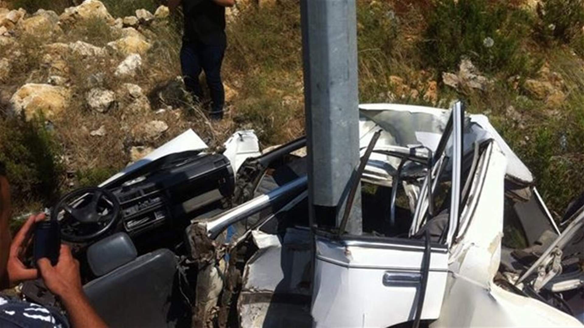  اصطدام سيارة بعامود كهرباء ومقتل سائقها 