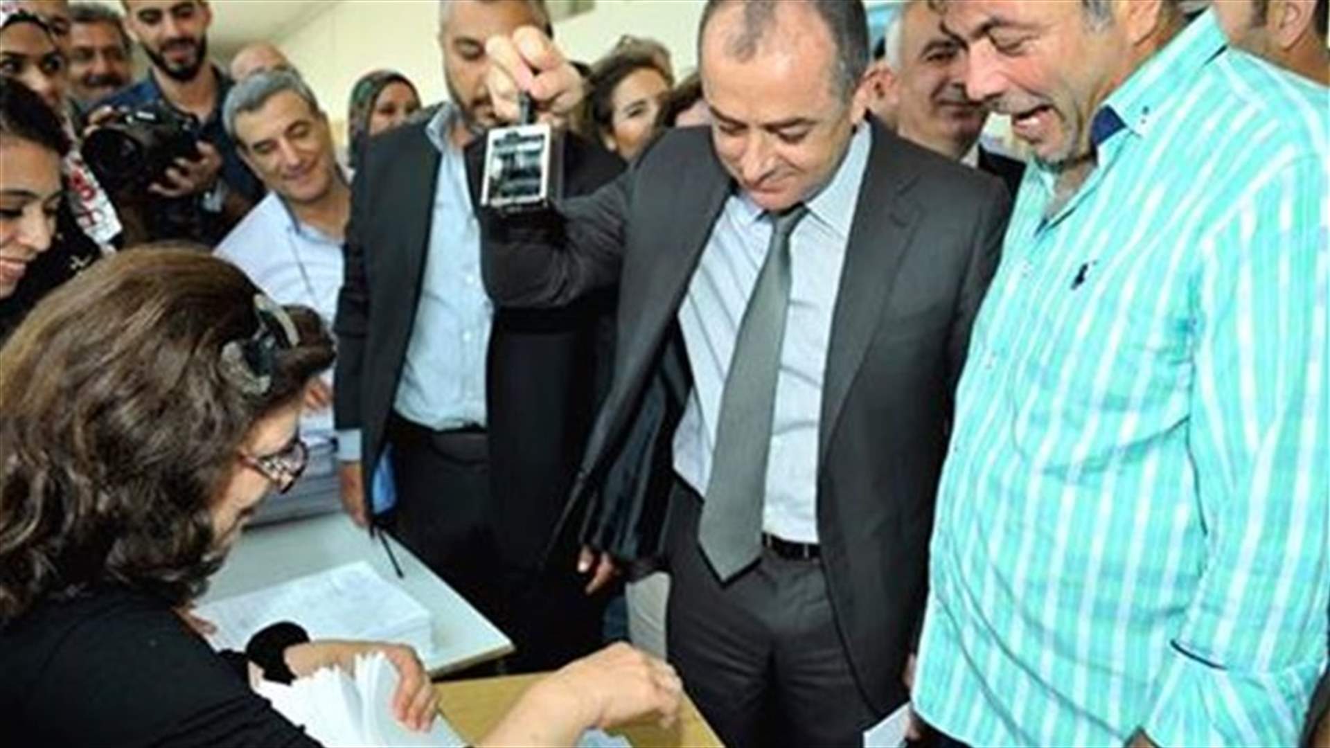 السفير:نسبة النجاح بالمتوسطة تتجاوز الـ60% ... وبو صعب: لا خوف من عدم إجراء الدورة الثانية