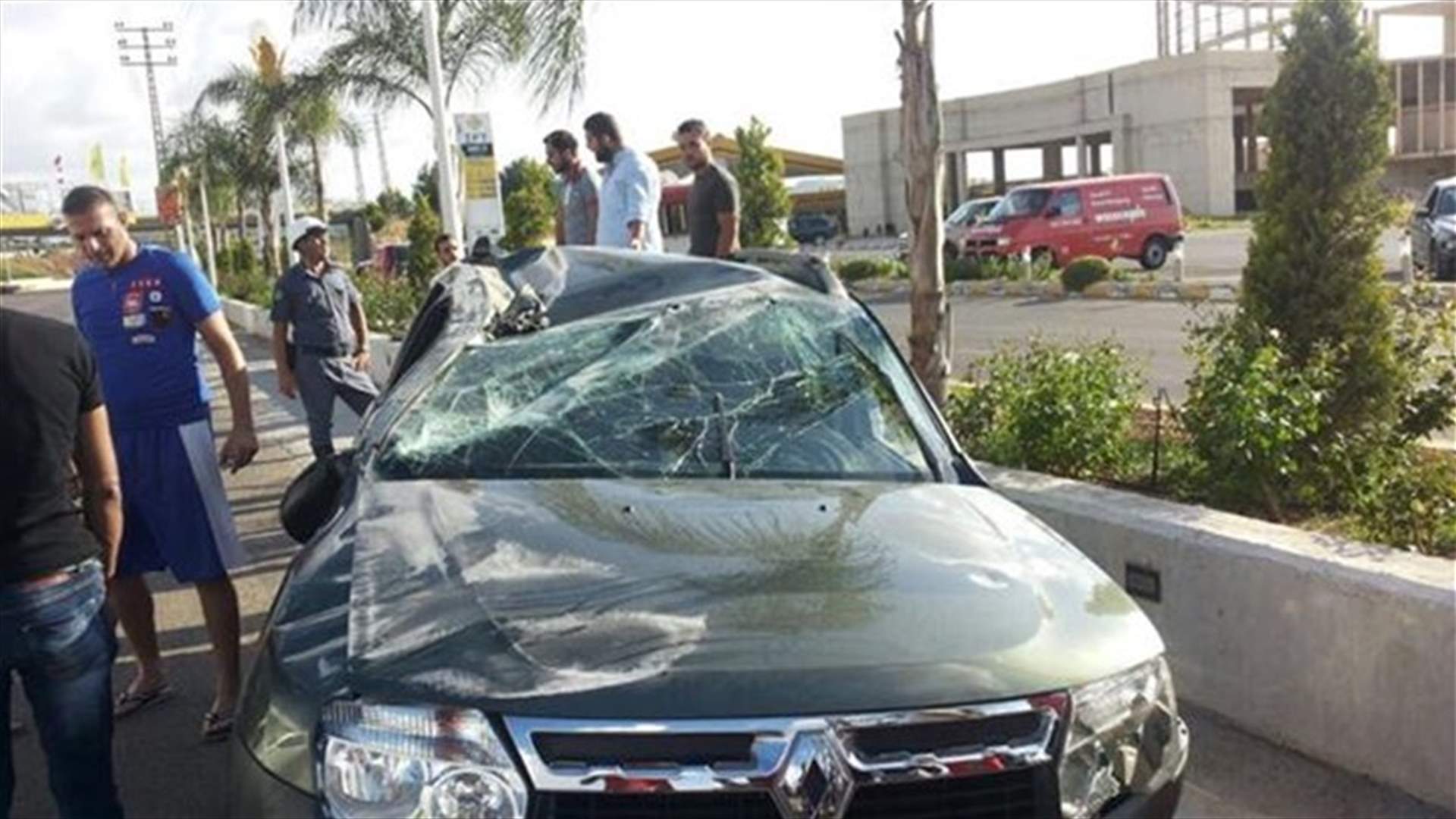 خمسة جرحى من عائلة واحدة في حادث سير على أوتوستراد العدوسية