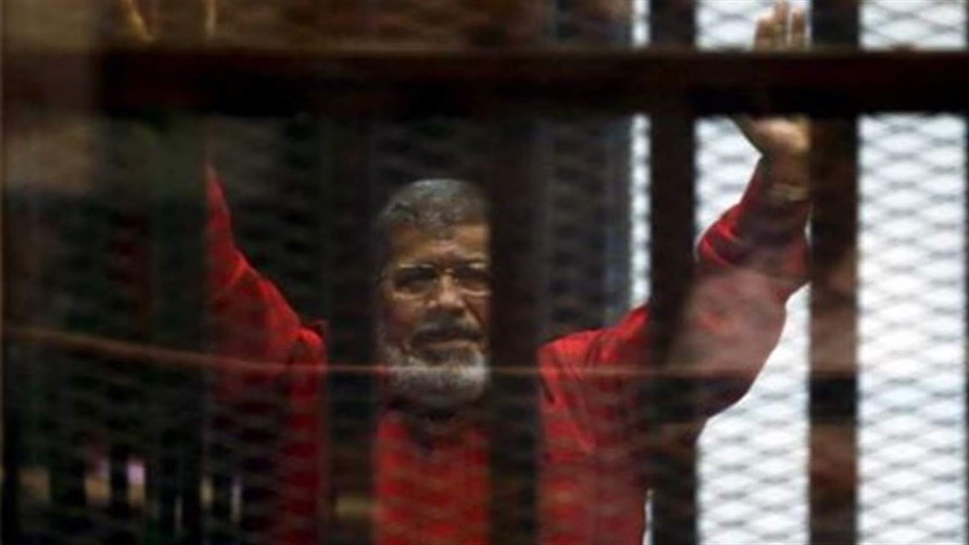 للمرة الاولى....مرسي بزي الاعدام