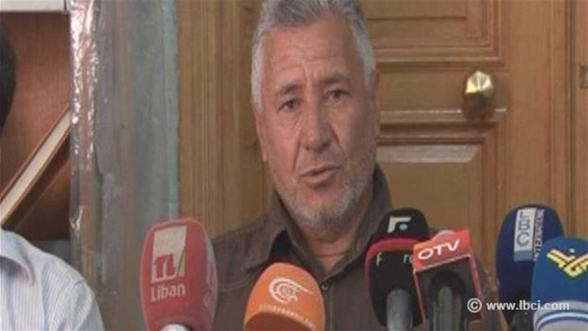 أهالي عرسال يطالبون بإدخال الجيش إلى البلدة