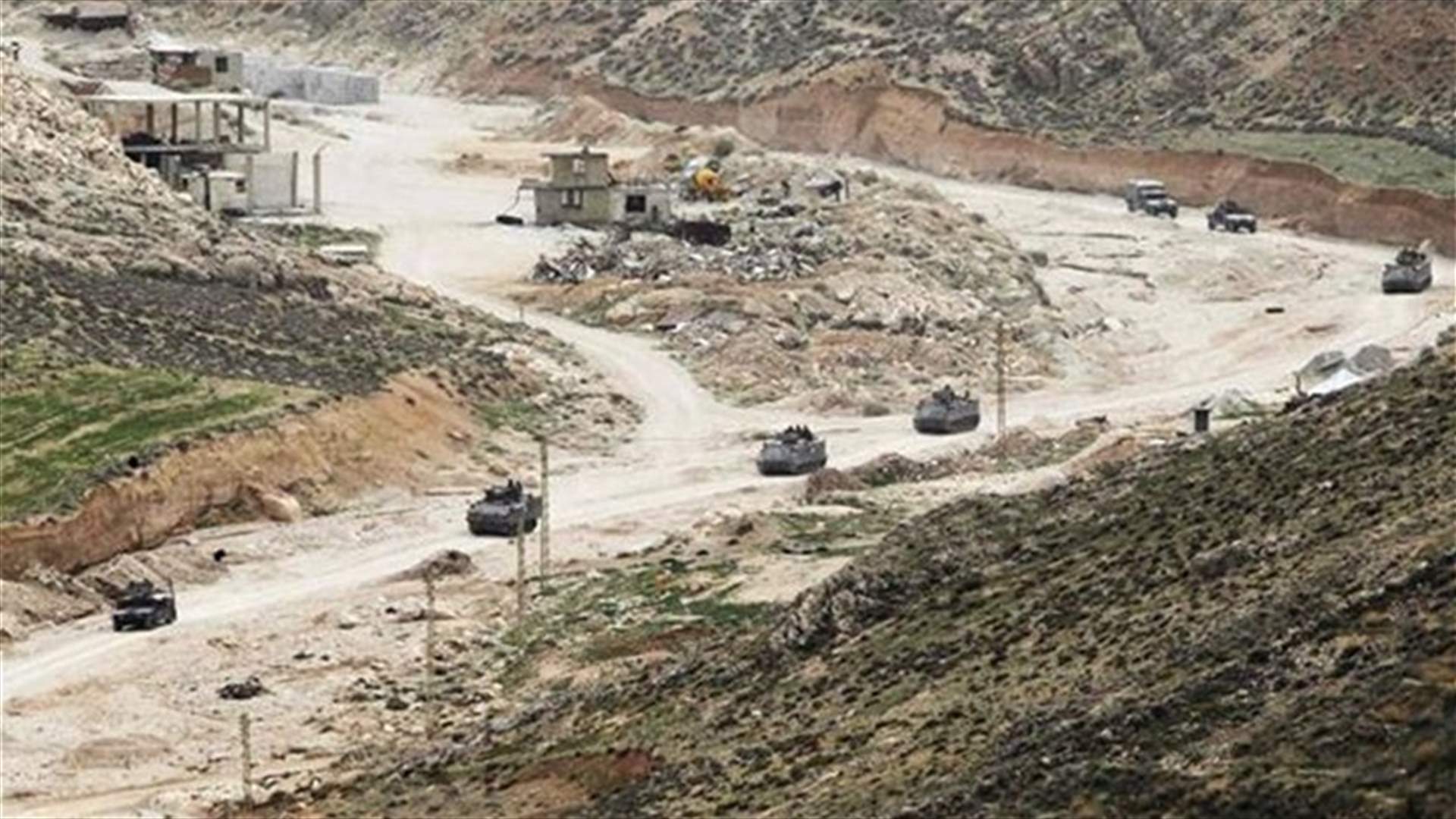 Hezbollah fighters target Islamic State militants in Ras Baalbek outskirts