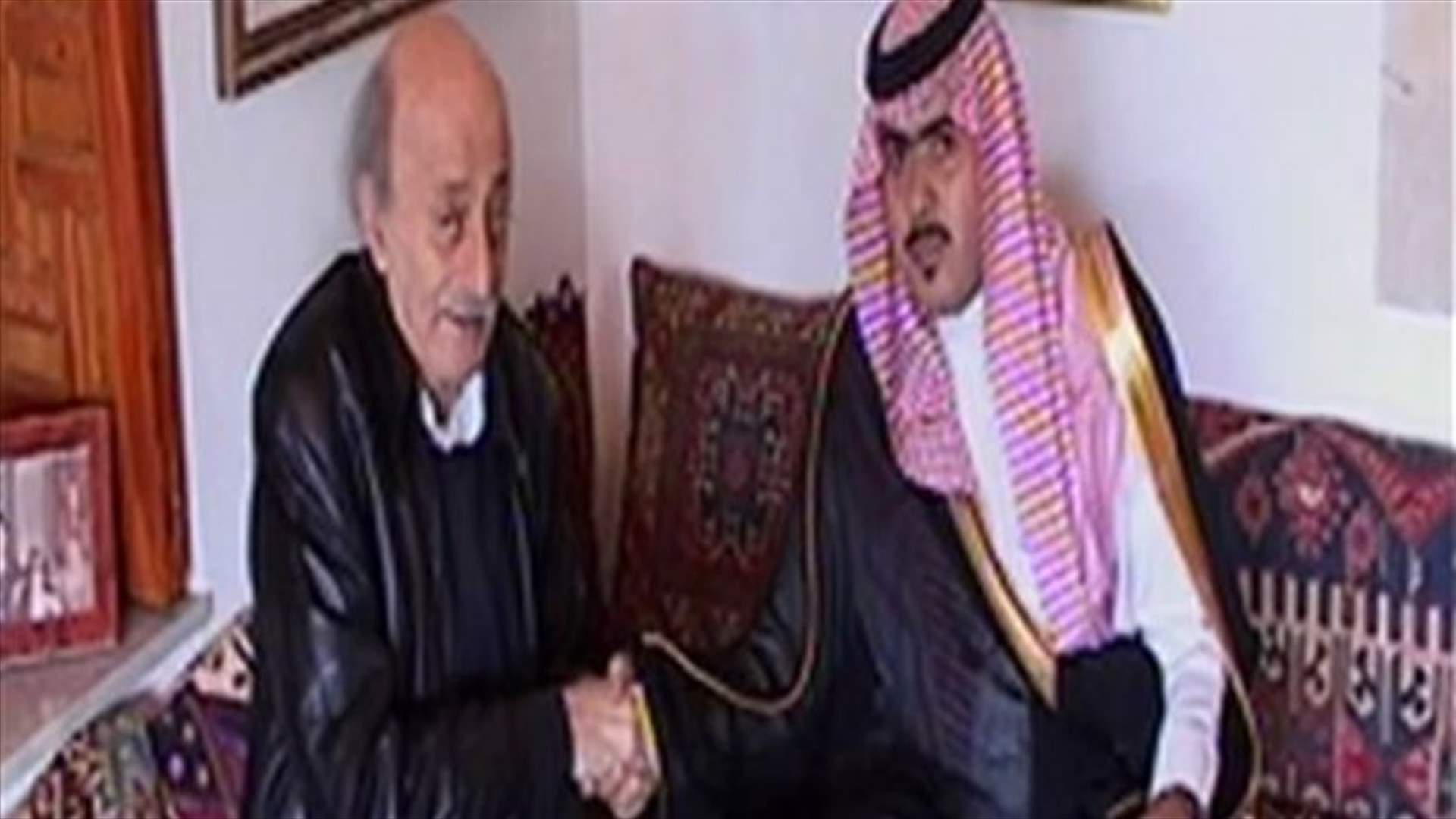 جنبلاط يستقبل العشائر العربية بسوريا والاردن والسعودية: للابتعاد عن الفتنة