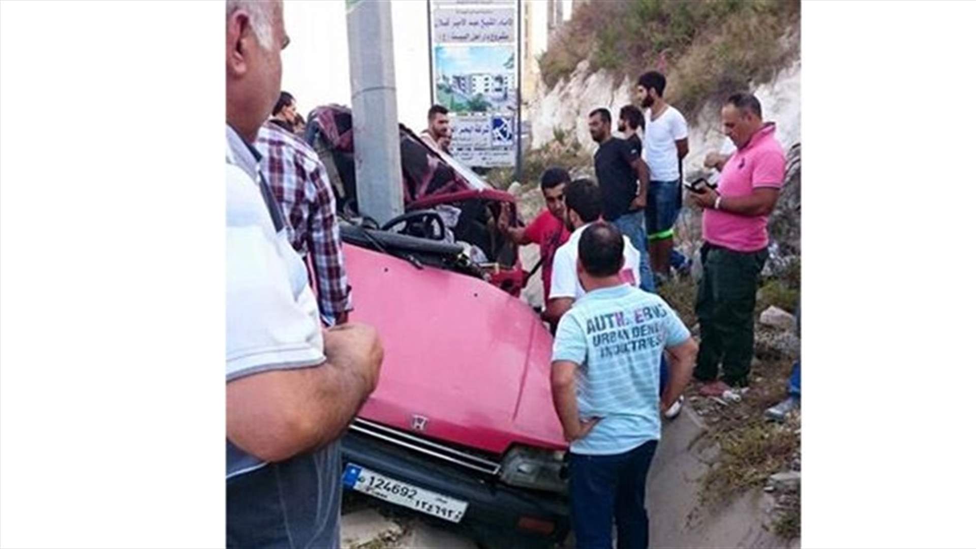 بالصور...حادث سير مروع على طريق عدلون