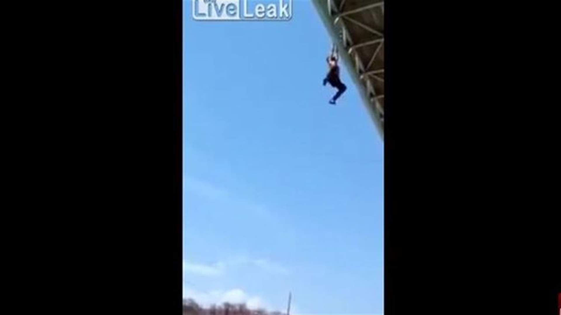 بالفيديو: انتحر في وضح النهار