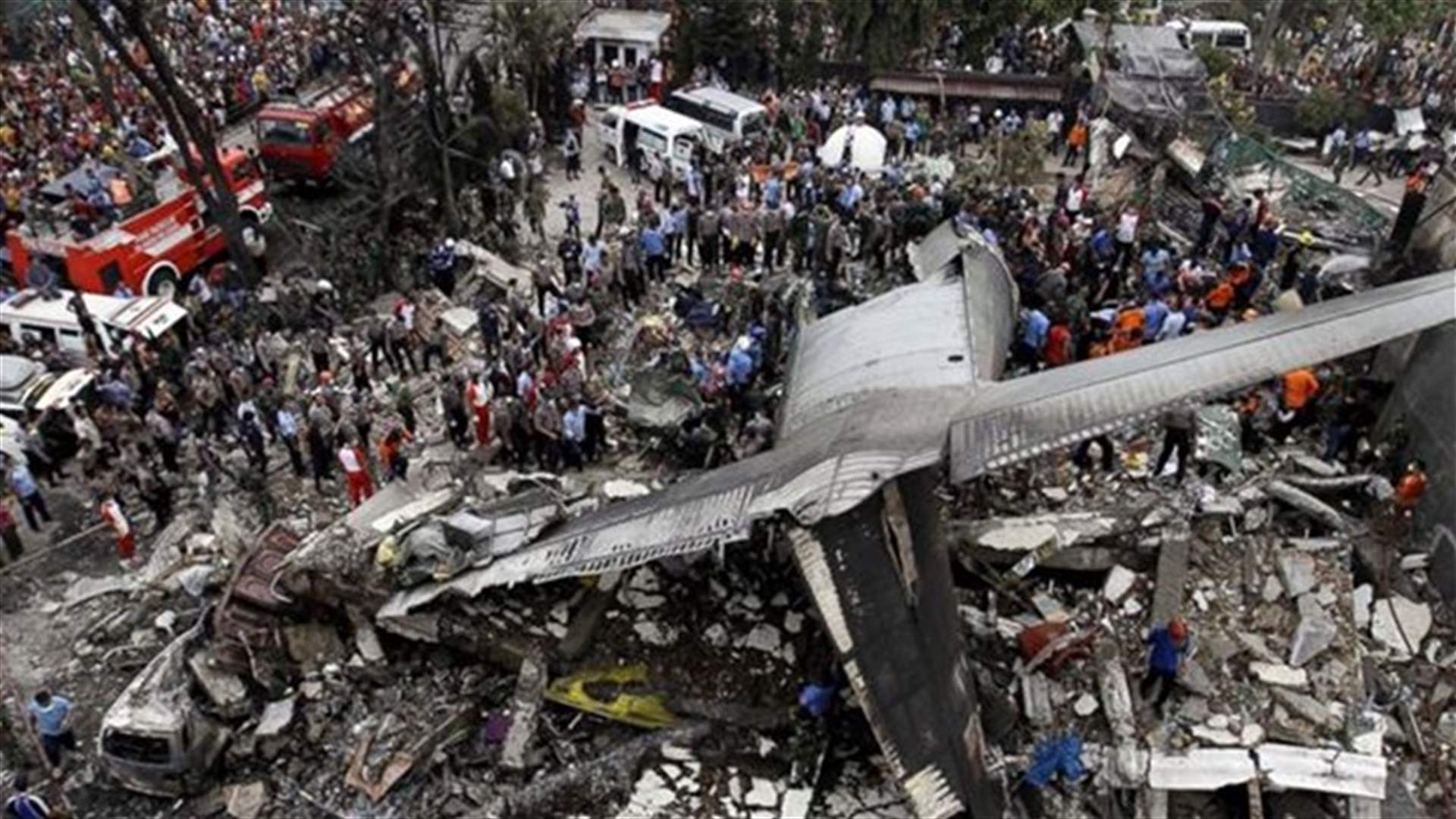 ارتفاع محصلة تحطم طائرة في اندونيسيا الى 141 قتيلا 