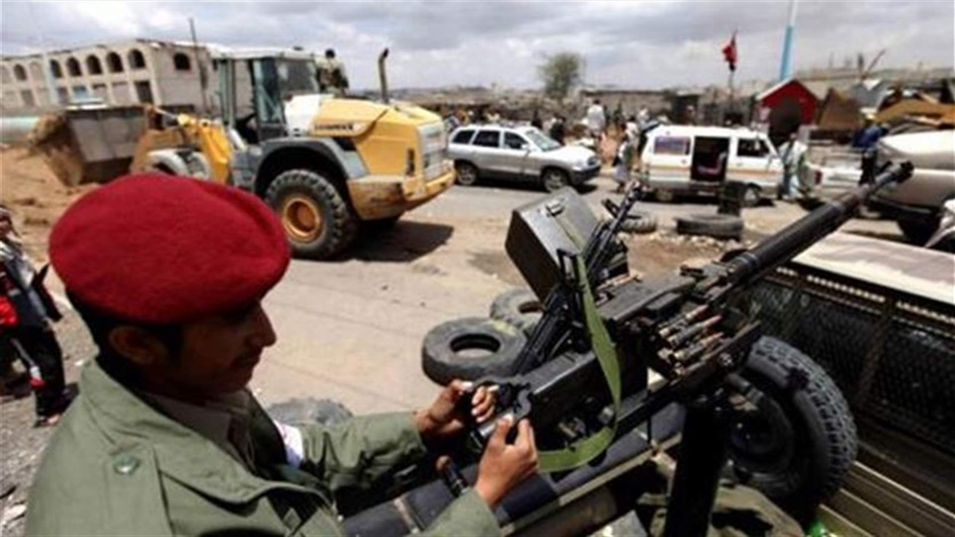 مقتل 176 شخصا بضربات جوية ومعارك باليمن أمس 