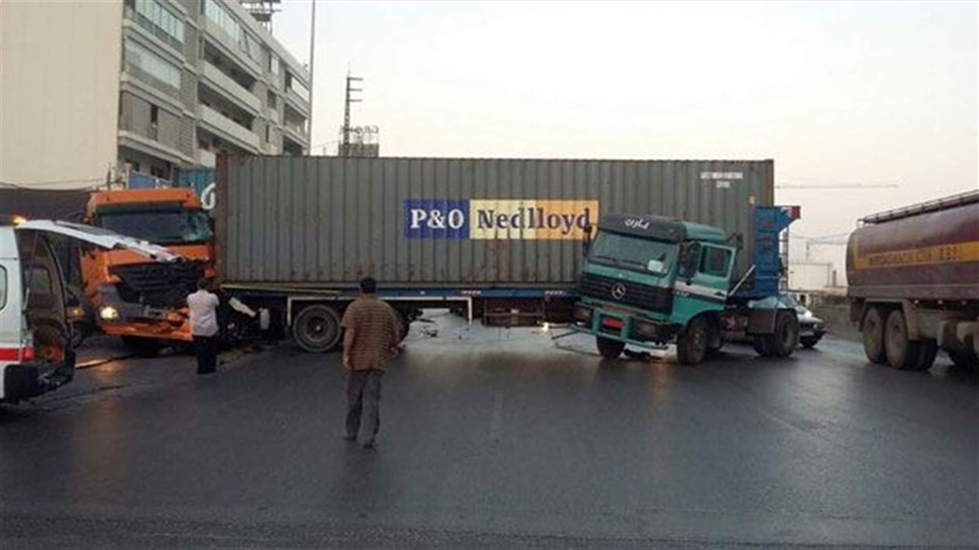 حادث سير على اوتوستراد انطلياس