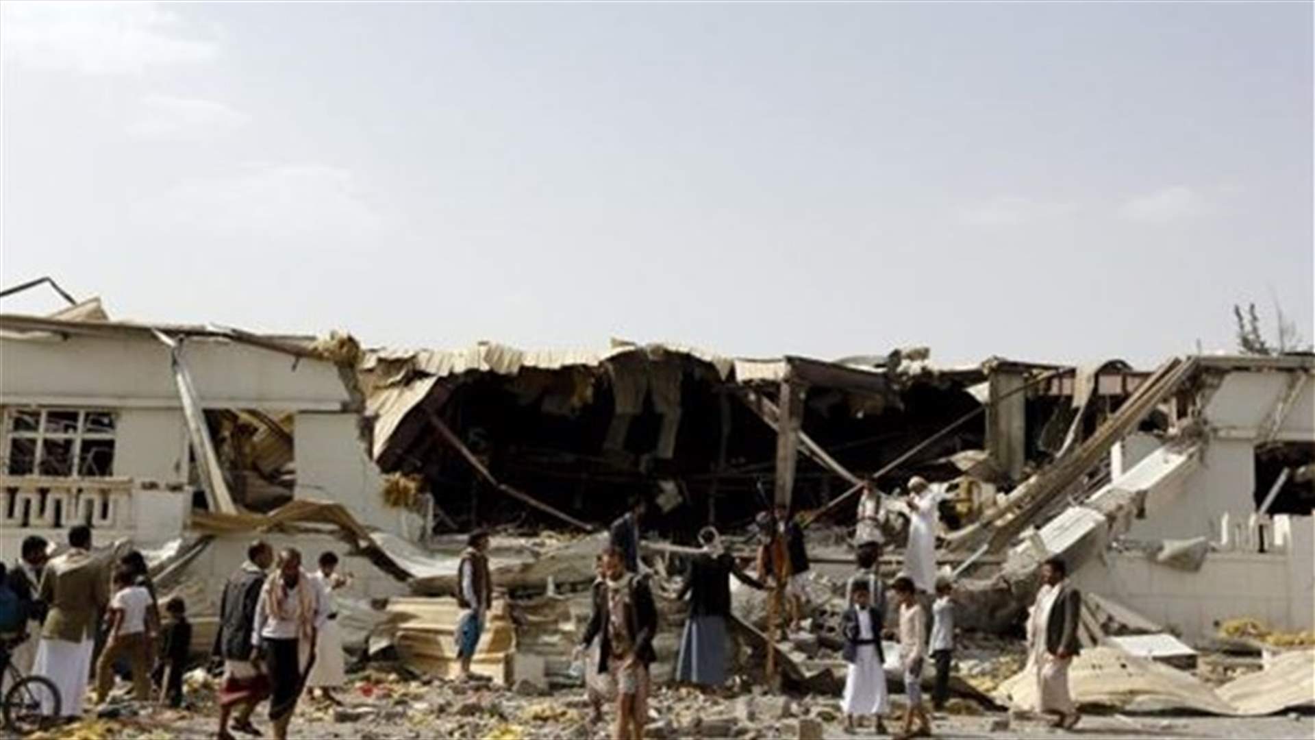 Bombing and heavy fighting break Yemen truce - residents