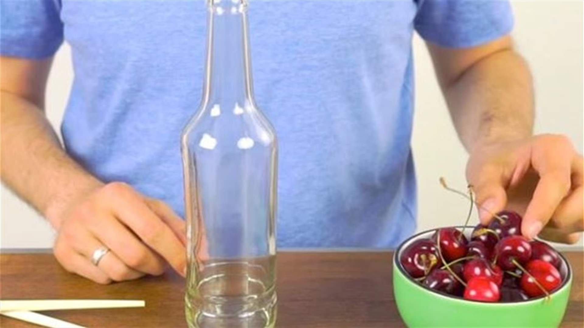 [VIDEO] Here’s The Easiest Way To Pit Cherries! 