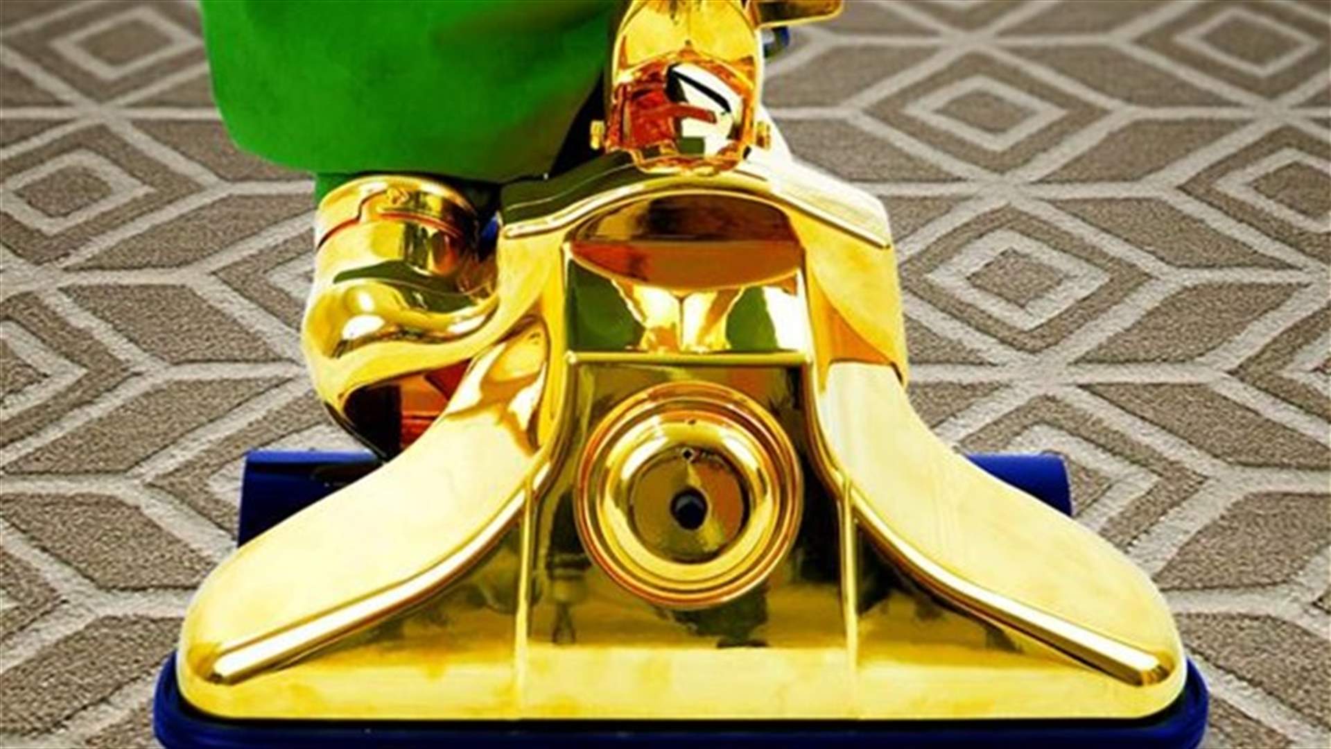 بالصور: مكنسة كهربائيّة ذهبية... بأكثر من مليون دولار!