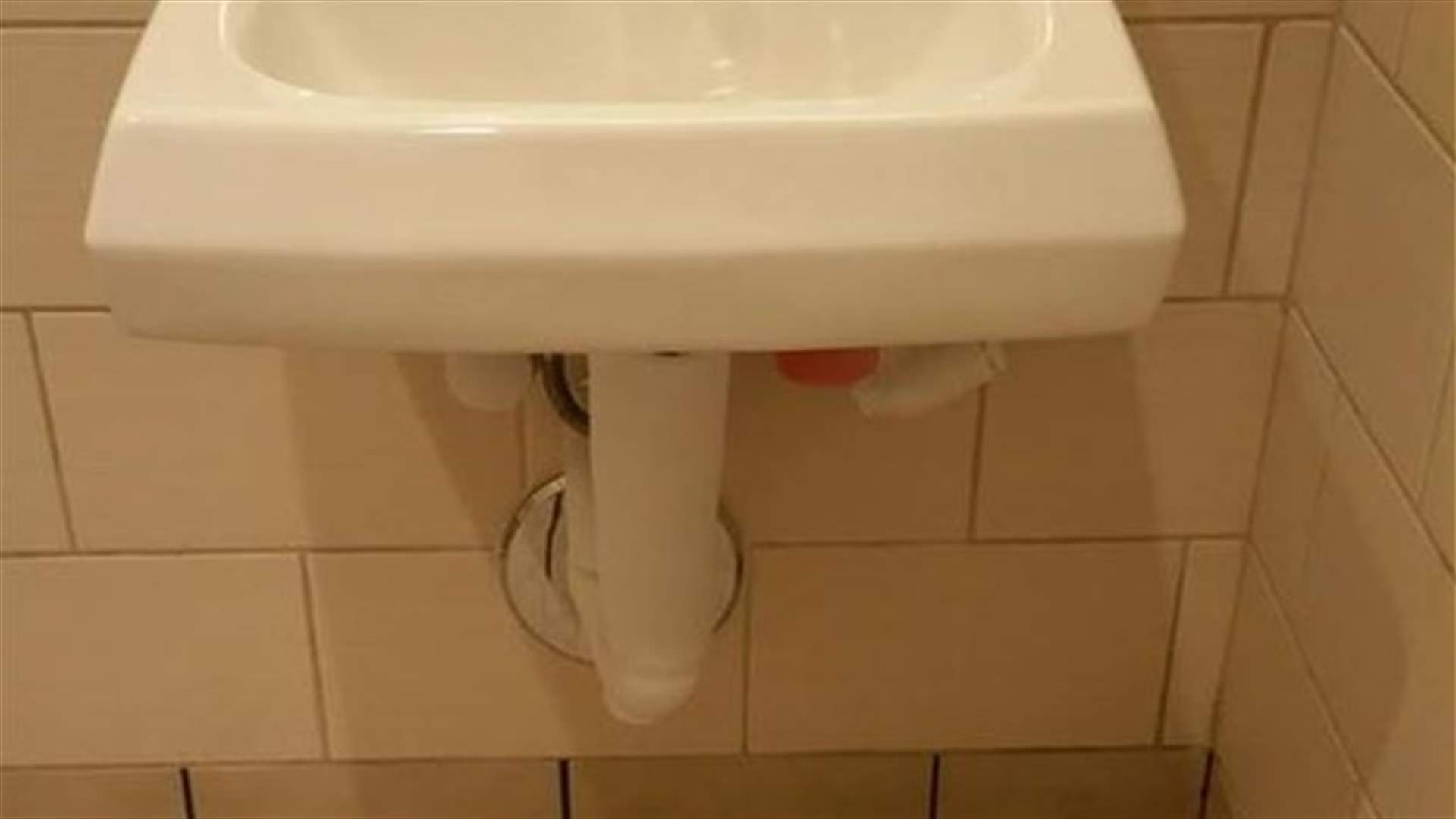 كاميرا في حمامات ستاربكس!