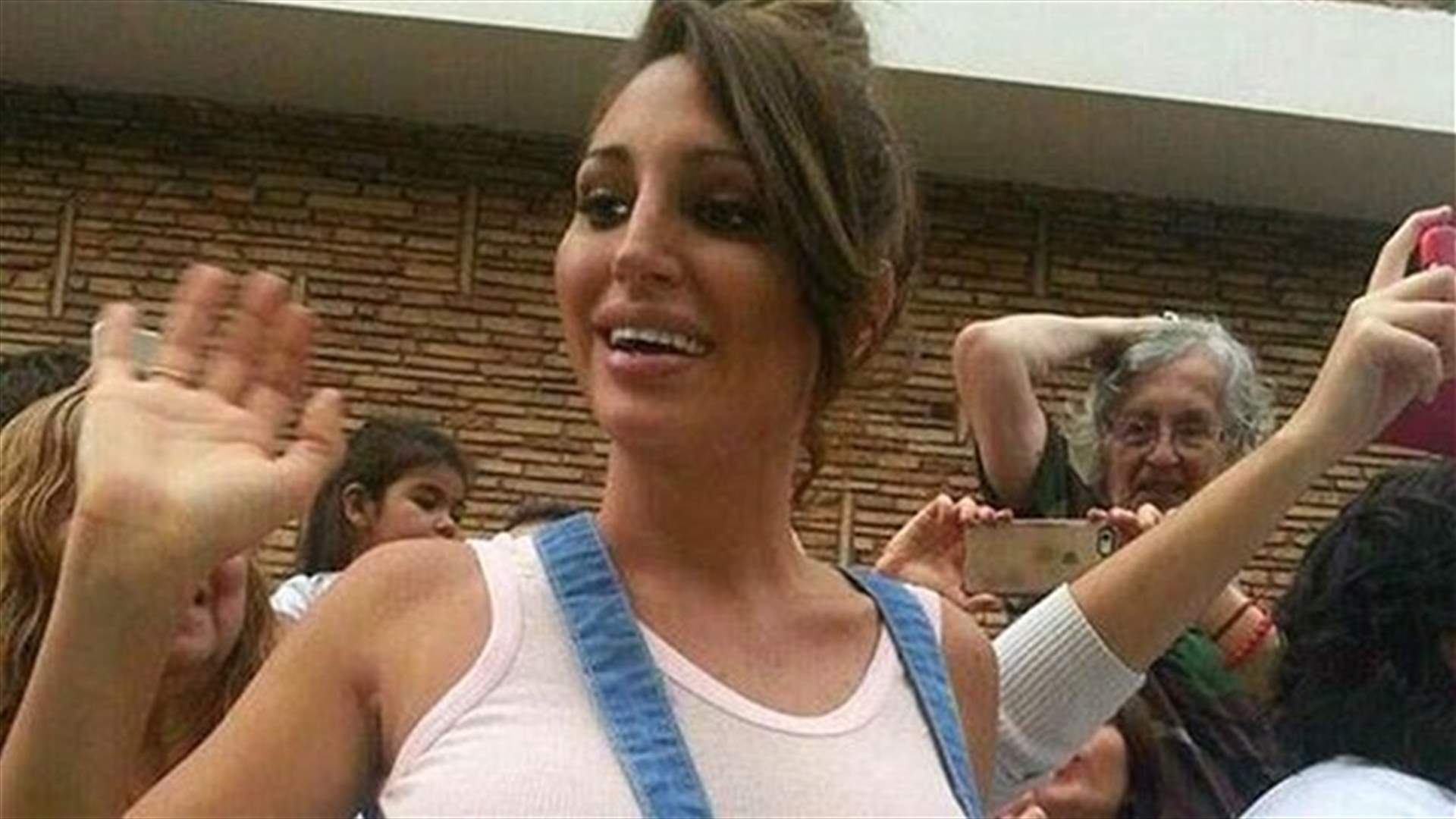 بالصور: أرادت المغفرة من البابا لكن رجال الأمن أبعدوها والسبب...