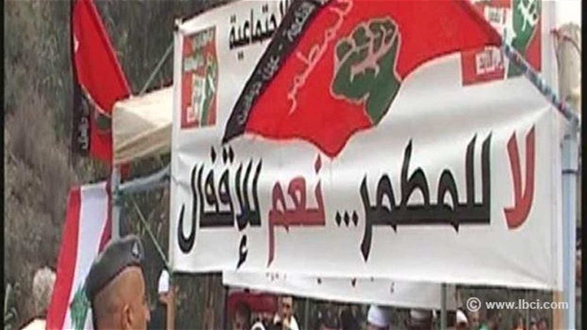 Protesters vow to continue their sit-in outside al-Naameh landfill