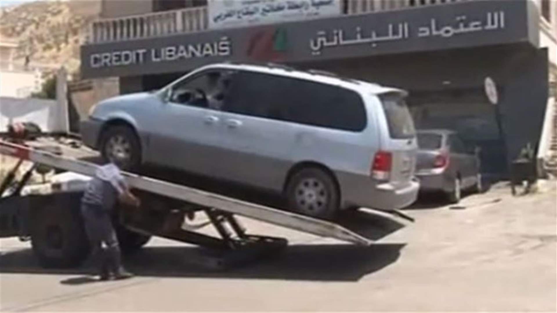 النهار: من خطف التشيكيين؟