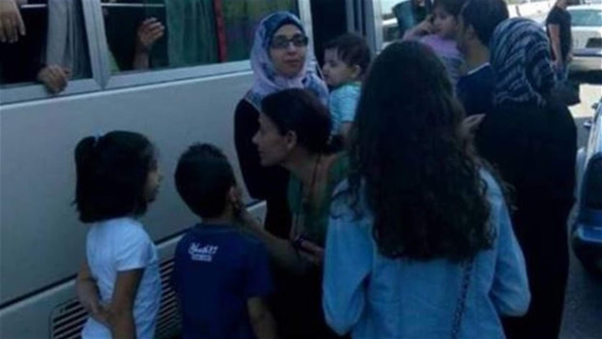 الأخبار: تفاصيل رحلة أهالي العسكريين المخطوفين الى جرود عرسال