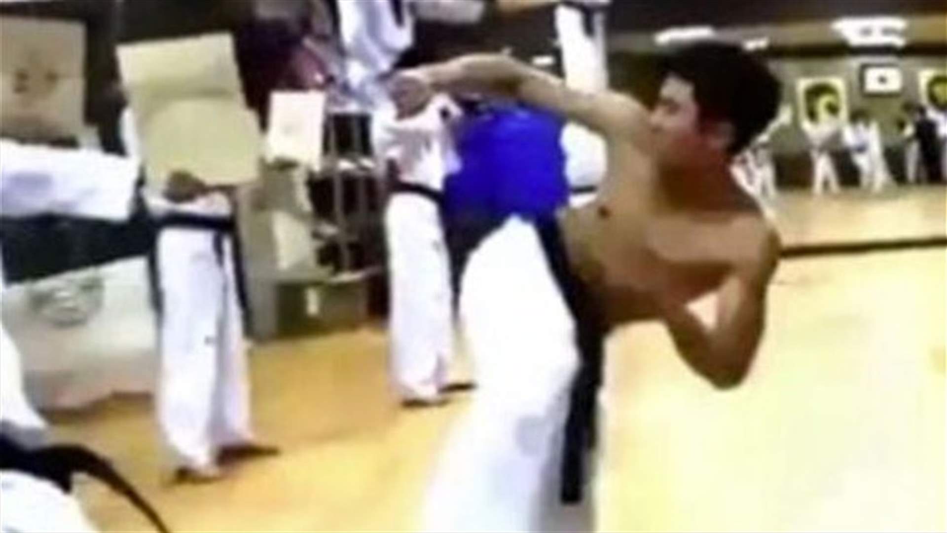 بالفيديو: مراهق يستعرض مهارات قتالية مذهلة 
