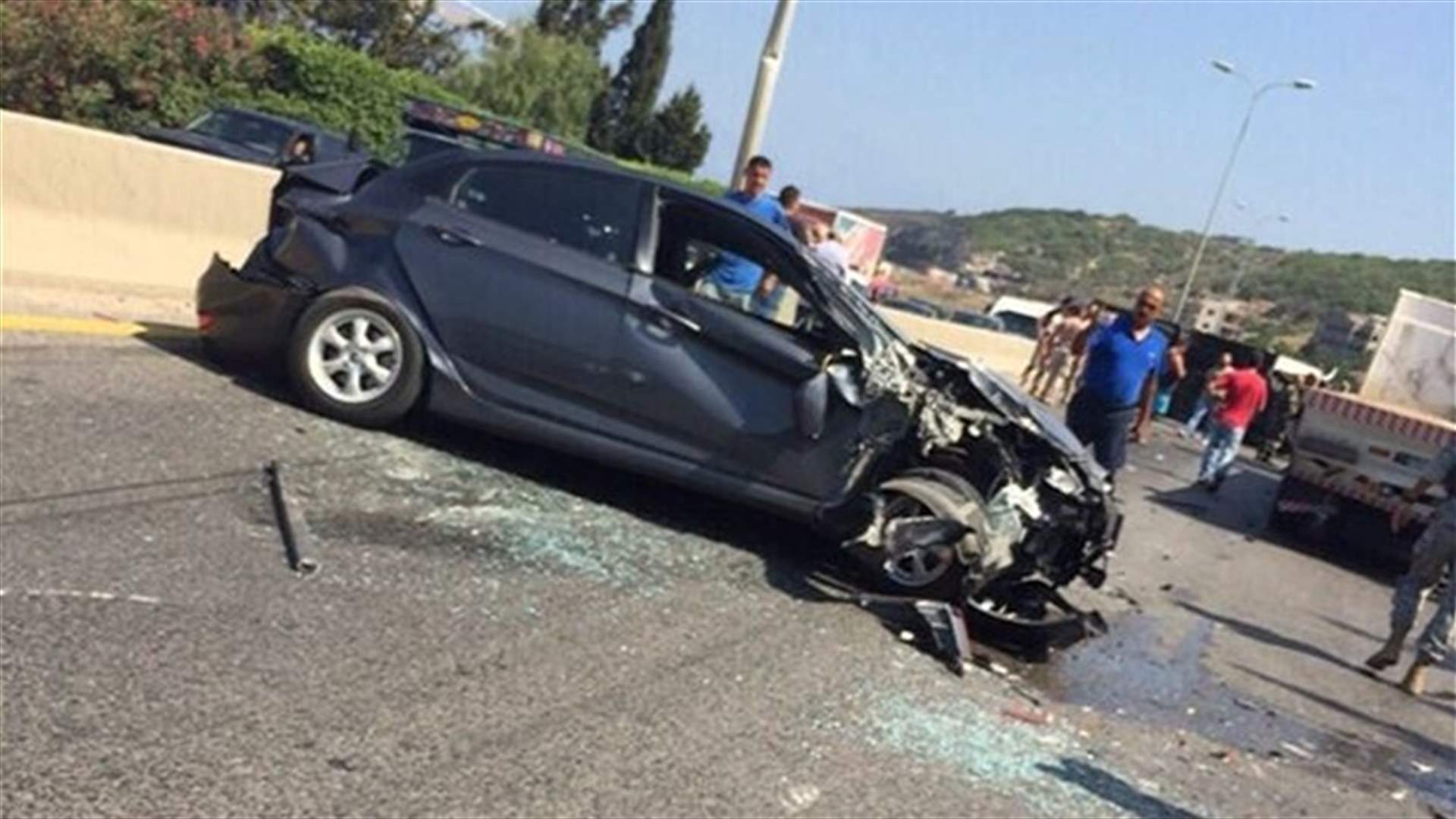 بالصور: حادث سير على الاوتوستراد بين عمشيت والبترون