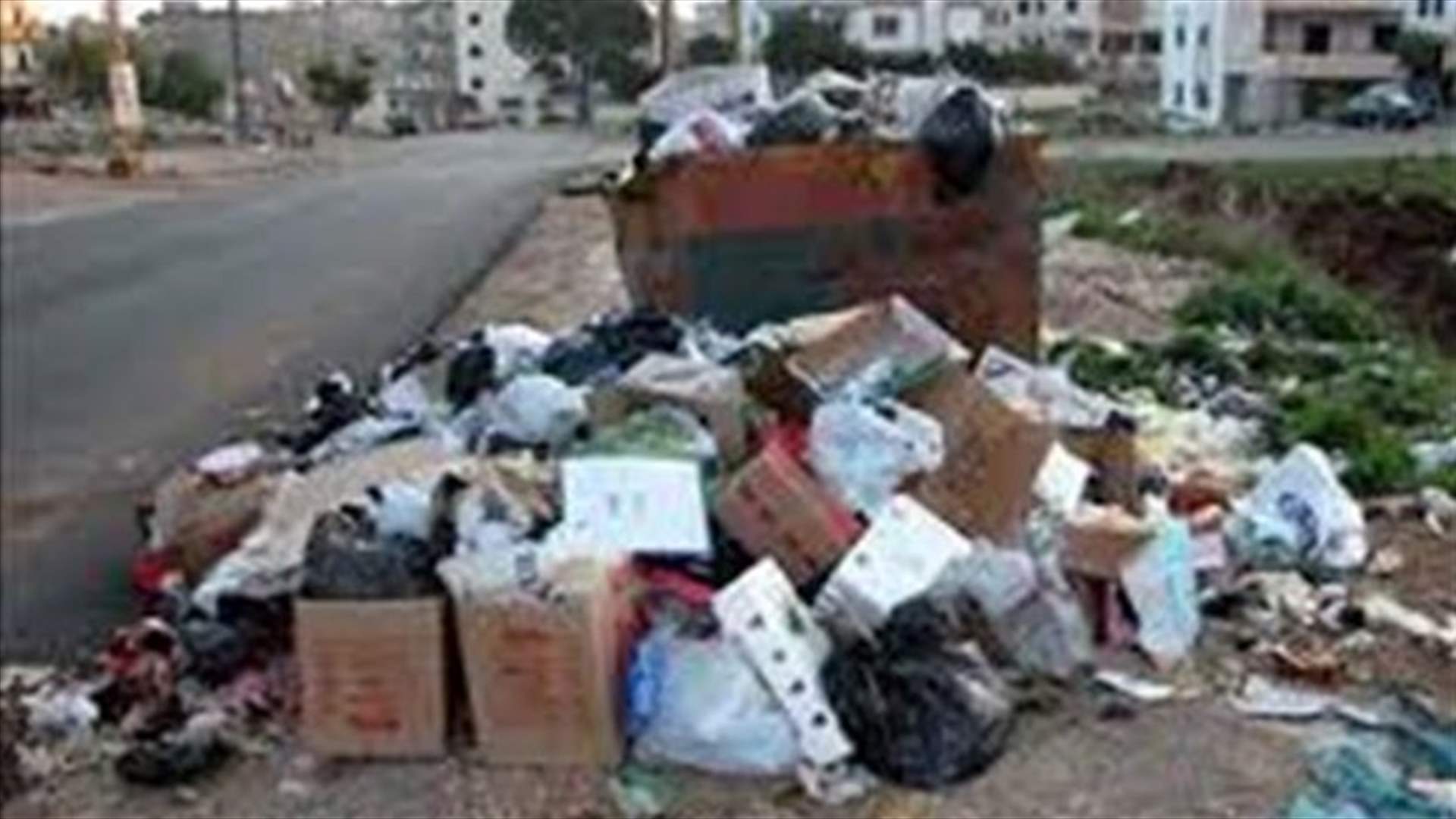Residents of Kfour prevent trucks from disposing waste in the town’s