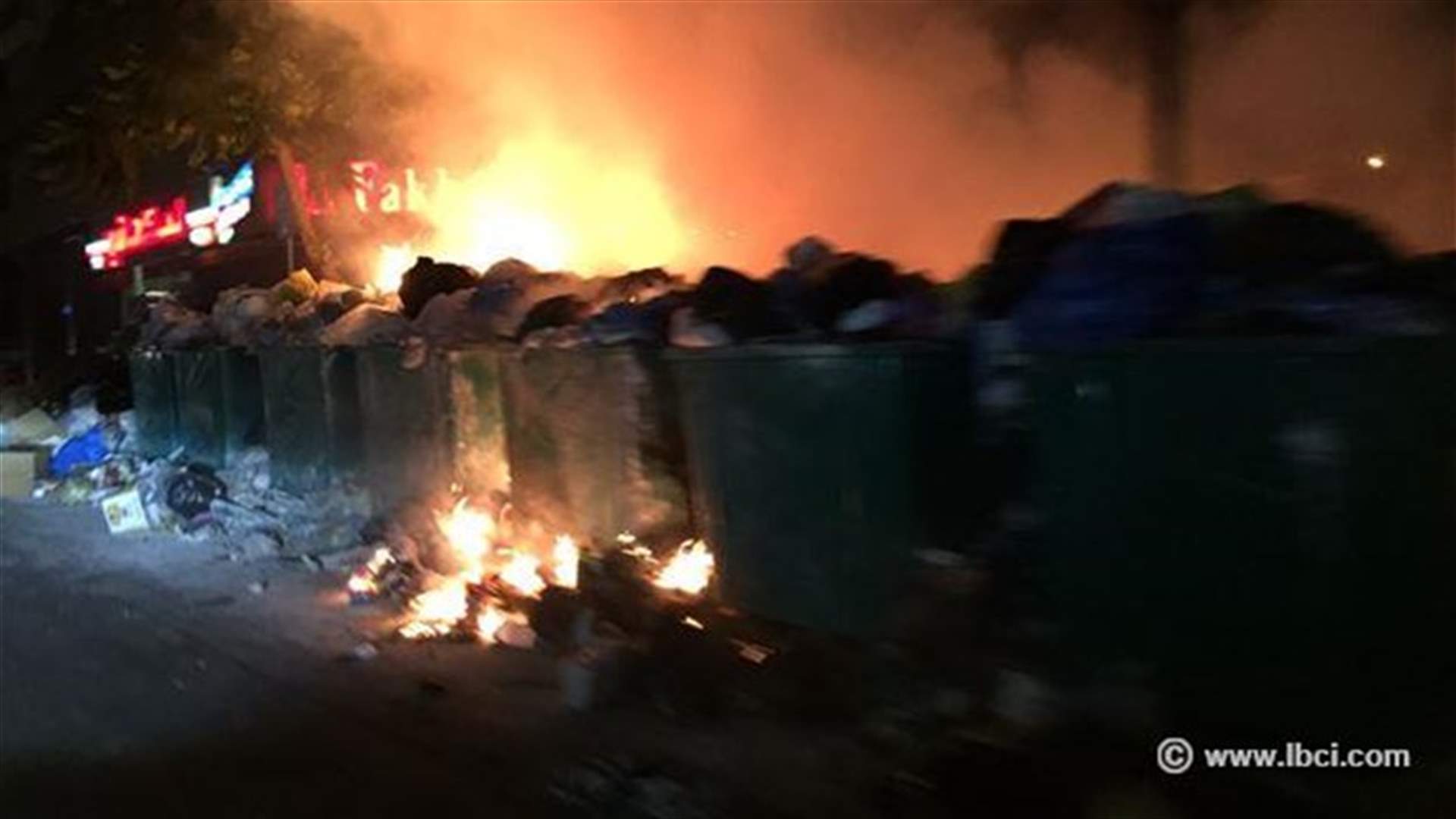 ماذا لو اشتعلت السيارة مع النفايات؟ 