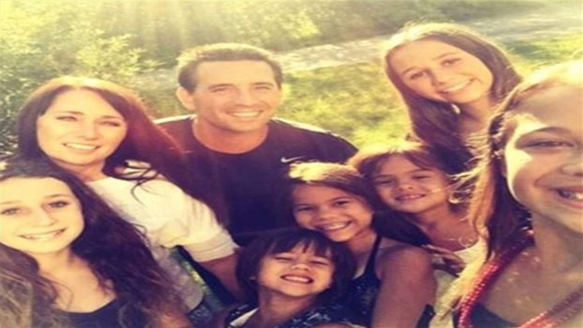 أم بقلب من ذهب تتبنى بنات صديقتها الاربع بعد وفاتها