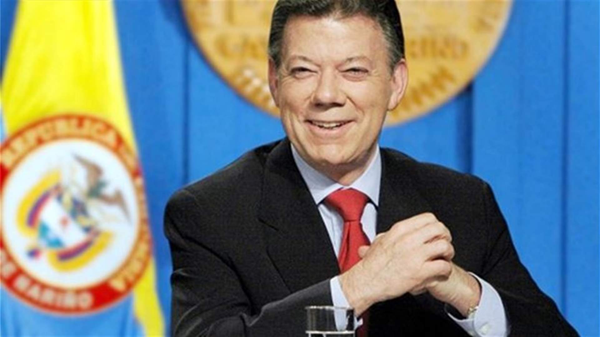 الرئيس الكولومبي يعلق الغارات الجوية على معسكرات فارك