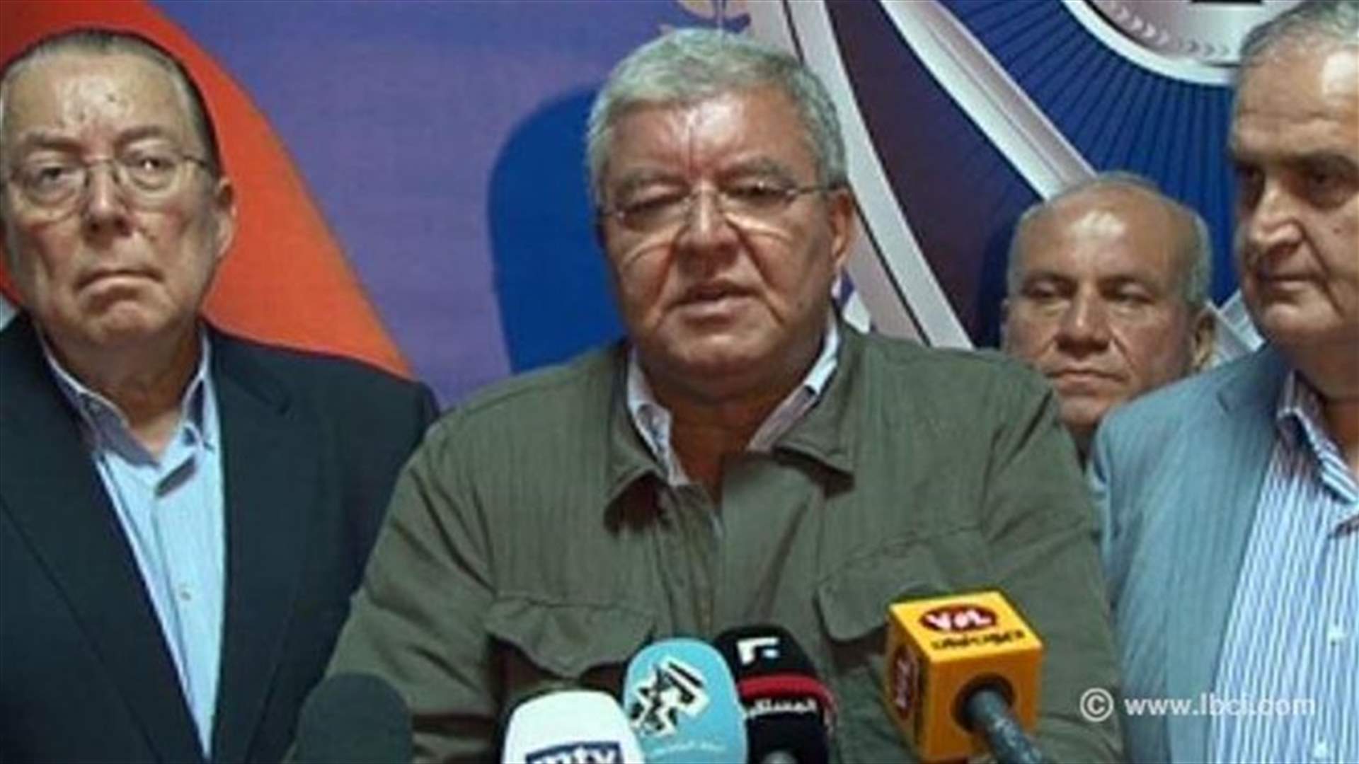 المشنوق: التشاور مستمر لايجاد حل لملف النفايات باقليم الخروب 